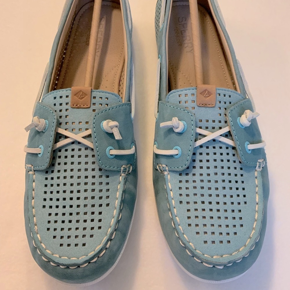 Sperry Topsider Perforated Light Blue Leather Boat Shoes NWOT Size 10M
